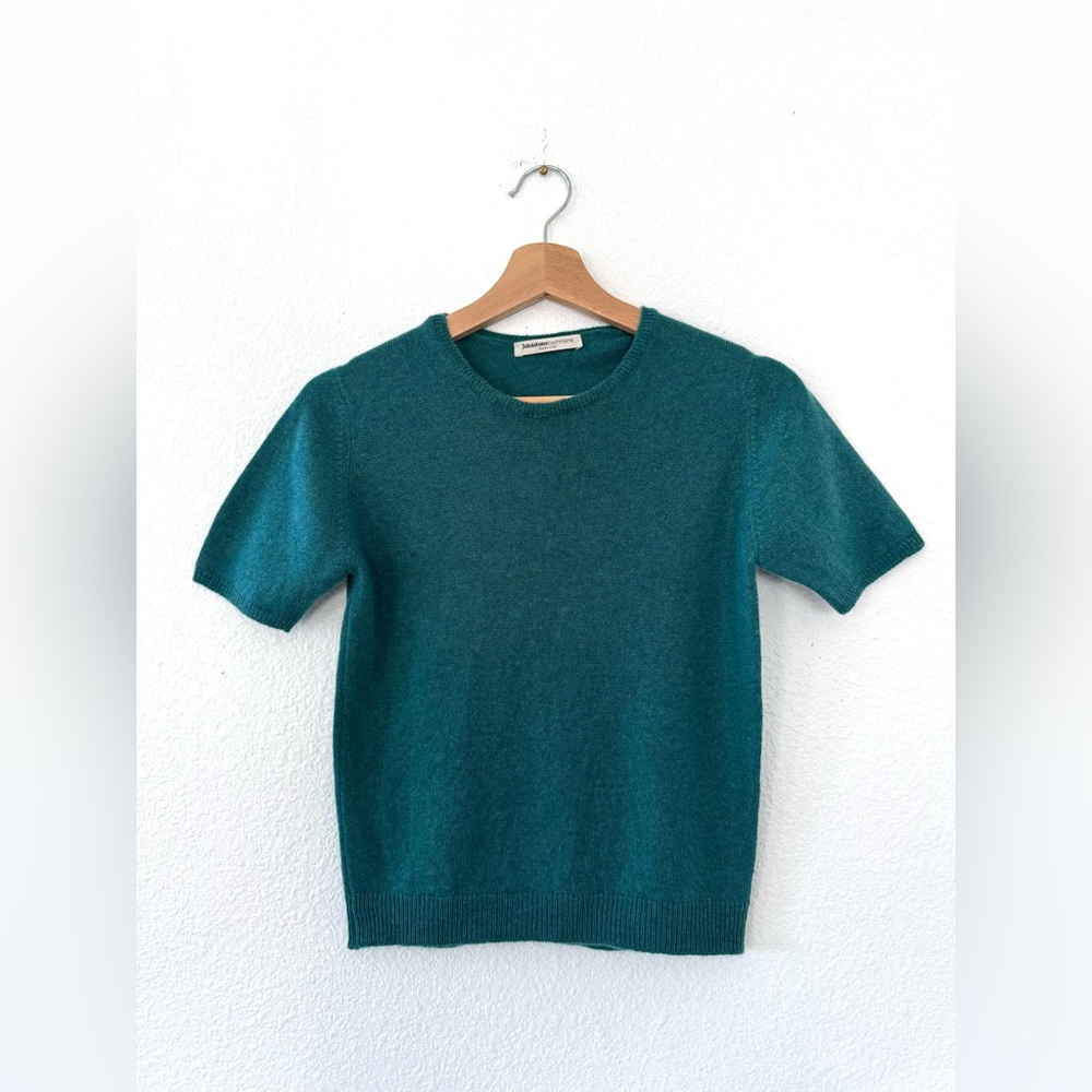 Vintage Women’s Johnstons 100% Cashmere (Johnstons of Elgin) Classic T-shirt